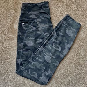 CAMO💪🏼Powerhold fabletics leggings 7/8 length